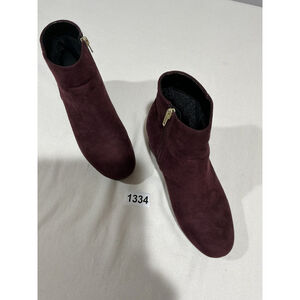 Woman’s City Classified Size 6 Burgundy Pull On Side Zip Ankle Bootie